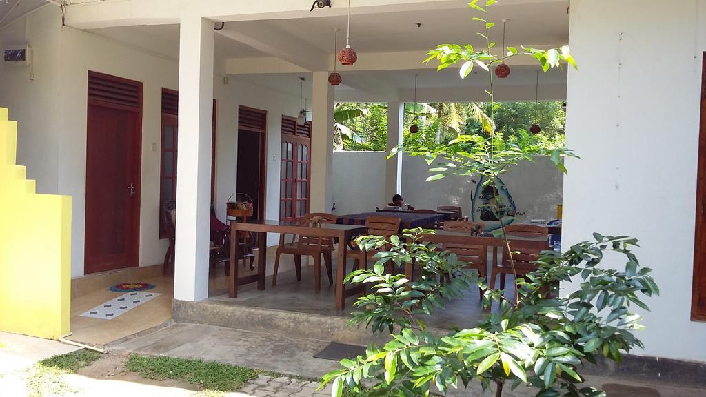Bed and Breakfast Calidan à Mirissa Extérieur photo